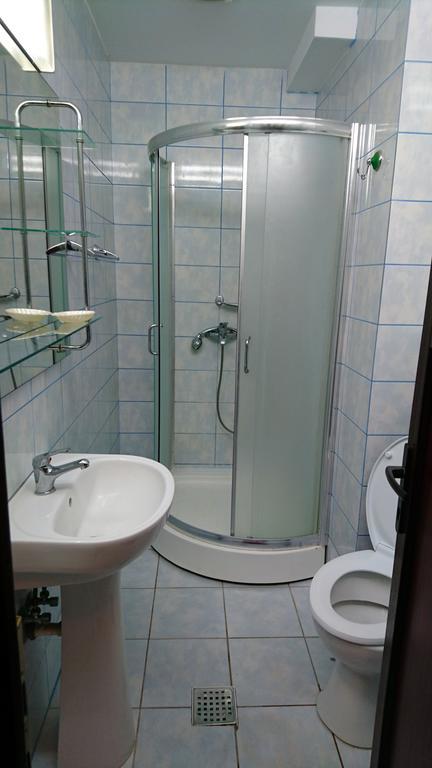 Hotel Pui De Urs Bukares Bagian luar foto
